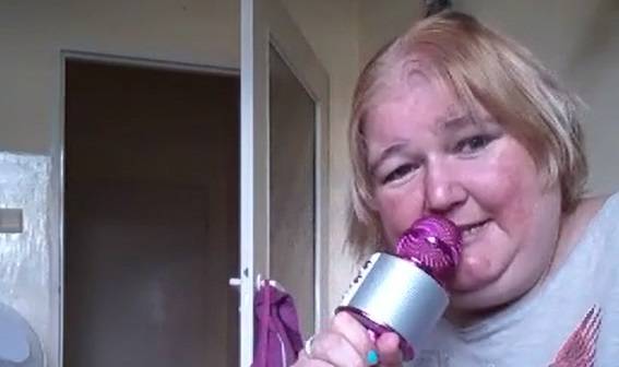 Sarusia55 trafiła do szpitala. Co dolega autorce słynnego nagrania ze Stegny? [WIDEO]