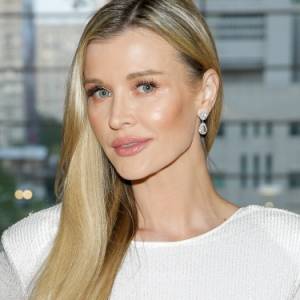Joanna Krupa wyśmiała swoje zdjęcie z młodości. Na fotografii z 1999 roku zapozowała z tatą [FOTO]