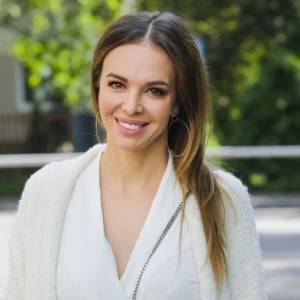 Anna Wendzikowska kusi zgrabnymi nogami na wakacyjnej fotografii. W komentarzach porównania do bogini! [ZDJĘCIE]