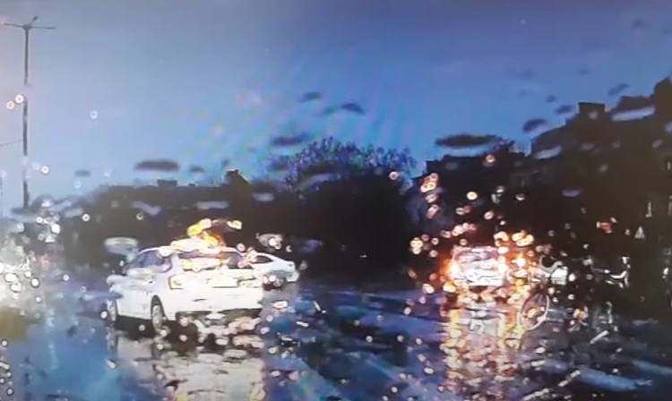 10-latek potrącony na pasach. Nagranie z wypadku opublikowano w sieci! [WIDEO]