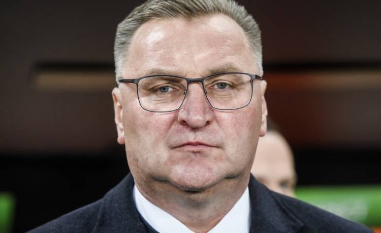 Czesław Michniewicz zmienił się nie do poznania? Klub przygotował zaskakującą grafikę! [FOTO]