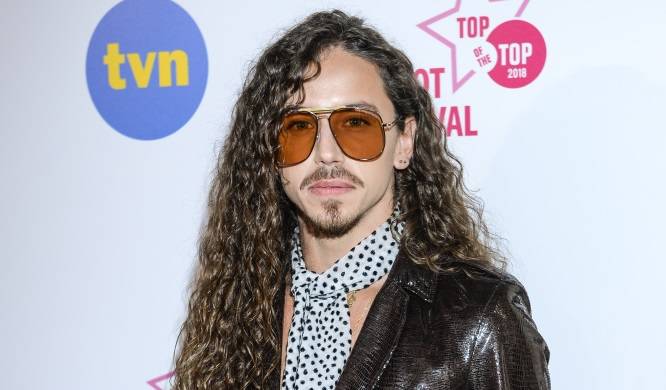 Michał Szpak z krótkimi włosami. Fani przecierają oczy ze zdumienia! [ZDJĘCIA]