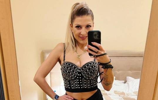 Magdalena Narożna przeszła metamorfozę. Sportowy strój podkreślił jej zgrabną figurę. "Jak osiemnastka" [ZDJĘCIA]