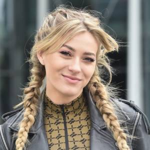 Marcelina Zawadzka tańczy przed kamerą w sukni z głębokim dekoltem. Tak zapowiada życiowe zmiany! "Ale szczęśliwa"