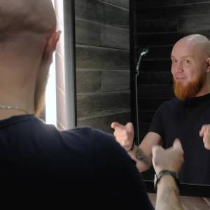 Dlatego ludzie mówią do siebie. Psychologia mówi jasno