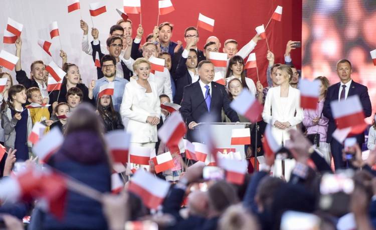 Wybory prezydenckie 2020. Andrzej Duda z niewielką przewagą