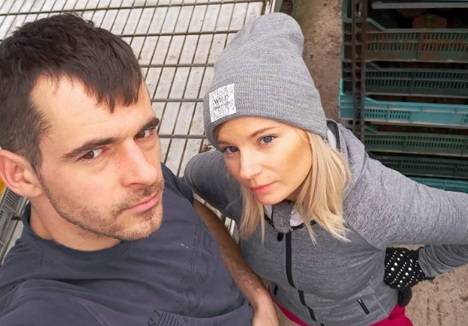 "Rolnik szuka żony". Zakochani Adrian i Ilona na nowym zdjęciu. Miłość kwitnie!              