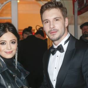 Adriana Kalska blondynką! Takiej metamorfozy gwiazdy "M jak Miłość" nikt się nie spodziewał. Komentarz Roznerskiego rozbija bank! [FOTO]