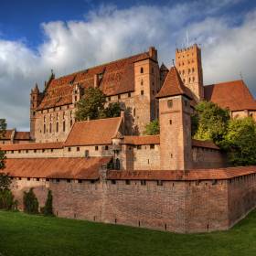 To największy zamek w Polsce. Odwiedzają go turyści z całego świata