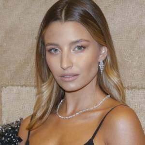 Julia Wieniawa w stroju kąpielowym. Aktorka rozgrzewa sieć! "Wyglądasz fantastycznie"