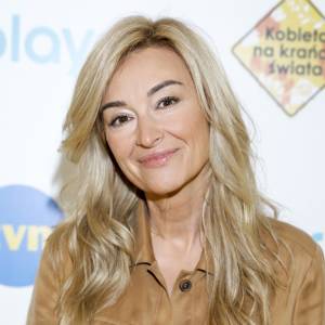 "Najwyższa pora na przygotowania". Martyna Wojciechowska i Kabula w otoczeniu... choinek [FOTO]