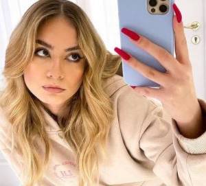 Julia Kostera eksponuje pośladki! Ukochana Kacpra Blonsky’ego wypoczywa na wakacjach [FOTO]