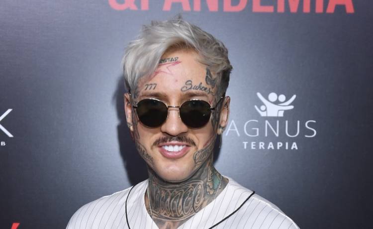 Stifler z "Warsaw shore" z tatuażami na głowie. Internauci przecierają oczy!