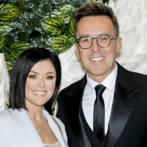 Kasia Cichopek w stroju kąpielowym. Wszyscy patrzą, kto jej towarzyszy. "A ten pan to kto?" [FOTO] 