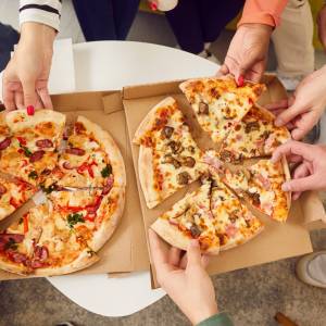 Wyrzucasz tam opakowanie po pizzy? To duży błąd, o którym mało kto wie 