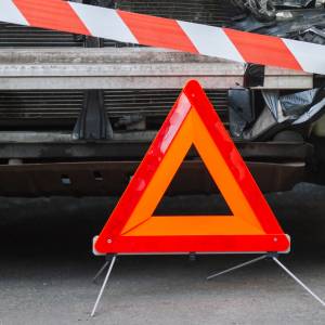 Znany muzyk miał zasnąć za kierownicą. Groźny wypadek pod Opolem [ZDJĘCIA] 