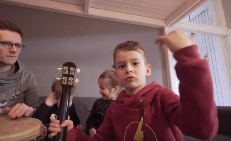 "Antywirusowy rap" podbija sieć. Wyjątkowy utwór w wykonaniu dzieci hitem Internetu 