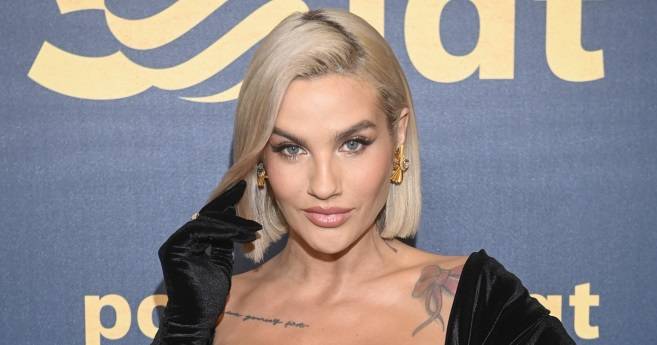 Karolina Gilon niczym syrena! Gwiazda "Love Island" na najnowszym nagraniu pozdrawia prosto z basenu [WIDEO]