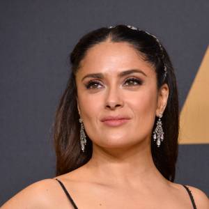 Salma Hayek w bikini prezentuje się zjawiskowo. 54-latka zachwyca figurą!