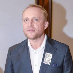 Żona Piotra Adamczyka miała wypadek. Mocno ucierpiała [FOTO]