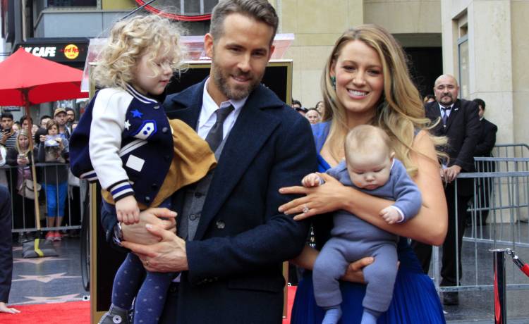 Blake Lively wbiła szpileczkę paparazzi. Gwiazda "Plotkary" pochwaliła się ciążowymi fotografiami [ZDJĘCIA]