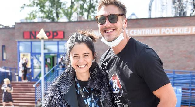 Mikołaj Roznerski "zaobrączkowany"?! Aktor pokazał zaskakujące zdjęcie 