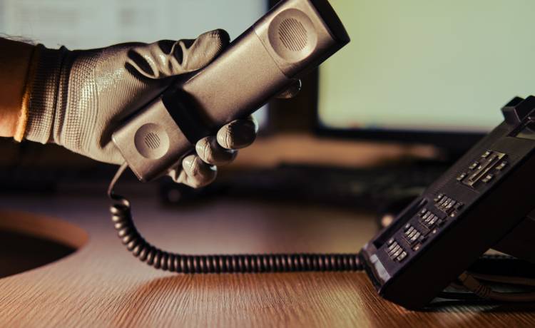 61-latka uwierzyła oszustowi. Straciła 750 tysięcy złotych