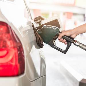 Wlał benzynę zamiast diesla. Próbując ratować się odkurzaczem doprowadził do eksplozji