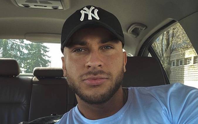 "Love Island 4". Arek wrócił do byłej sprzed programu. Pokazał wspólne zdjęcie. To piękna brunetka [FOTO]