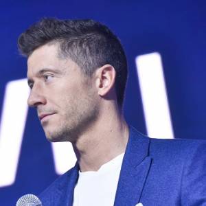 Robert Lewandowski na fotografii z mamą. Opis do kadru porusza! "Dziękuję, że zawsze wierzysz"