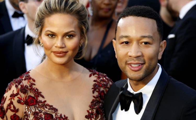 Chrissy Teigen we wzruszającym wpisie rok po utracie dziecka. "Powiedzieli, że będzie łatwiej..."