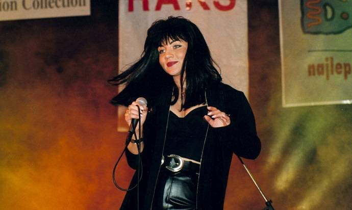 Shazza znów stanęła na scenie. 54-letnia gwiazda disco polo tak wygląda teraz! [ZDJĘCIA, WIDEO]