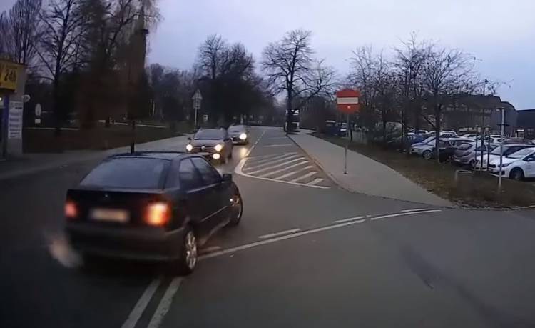 Pijacki rajd kierowcy po ulicach miasta. Został zatrzymany przez świadków [WIDEO]