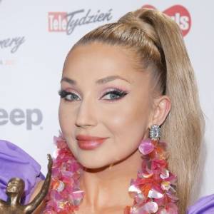 Cleo "przyłapana" w rozpuszczonych włosach! Taki widok to rzadkość. Nie chce pokazywać się tak na scenie