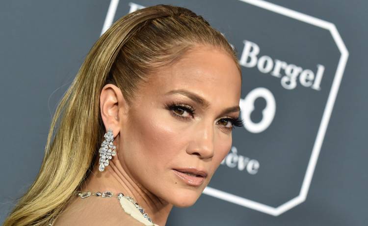 Jennifer Lopez i Iga Świątek w identycznych kreacjach. To sukienka polskiej projektantki [FOTO]