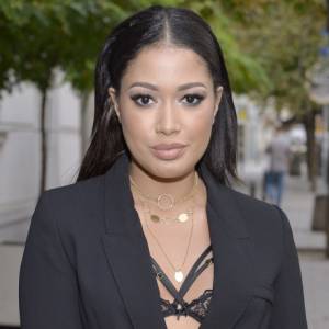 Patricia Kazadi kusi w śmiałym wydaniu. Odważnie wyeksponowany biust rozgrzewa do czerwoności! [FOTO]