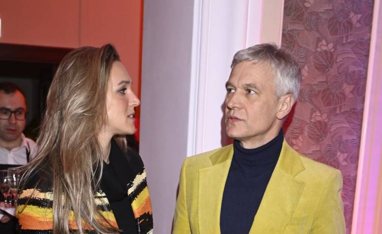 Żebrowska zamieściła zdjęcie z zaokrąglonym brzuszkiem! "Z pasożytem" [FOTO]