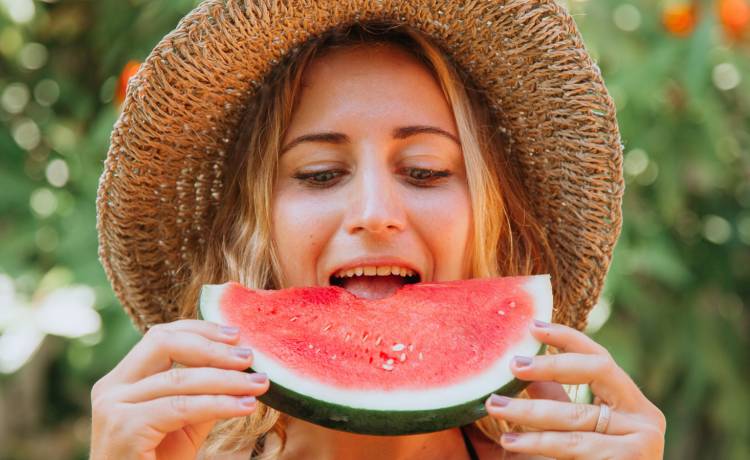 Masz te dolegliwości? Lepiej nie jedz arbuzów. Może być to groźne dla zdrowia