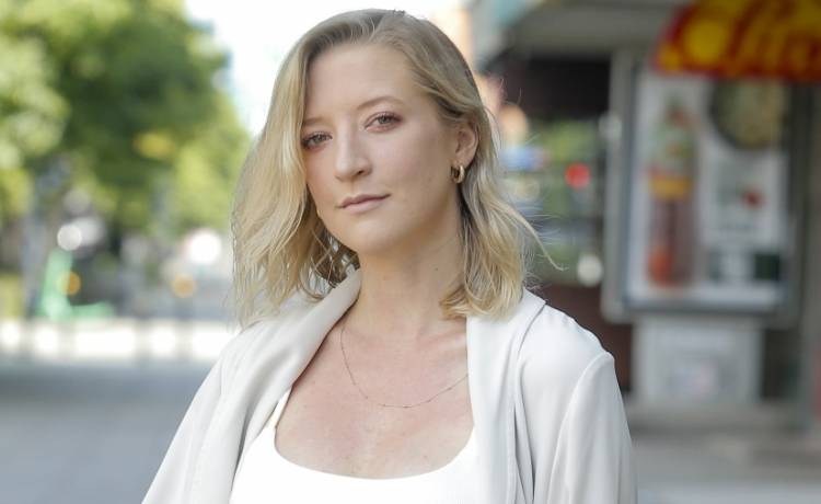 Lara Gessler topless? Córka Magdy Gessler pokazała sylwetkę trzy miesiące po porodzie             