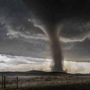 Kansas nawiedzają przeraźliwe tornada [WIDEO] 