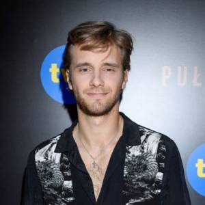 Maciej Musiał jest w związku z koleżanką z planu "Wiedźmina"? Freya Allen opublikowała ich wspólne zdjęcie!