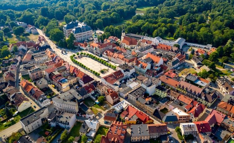24-godzinny maraton wokół pszczyńskiego rynku. Niezwykłe wydarzenie sportowo w szczytnym celu!                                                                              