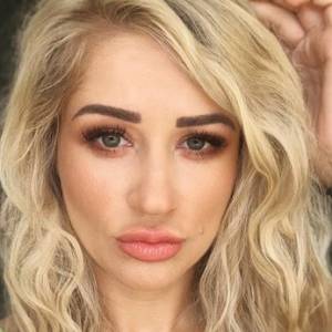 Tajemniczy mężczyzna całuje Madzię z "Big Brothera". Internauci: "Odstawiłaś definitywnie Oleha?"