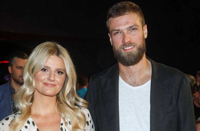 Zofia Zborowska na romantycznym kadrze z Andrzejem Wroną. "Najfajniejszy chłopak na świecie"