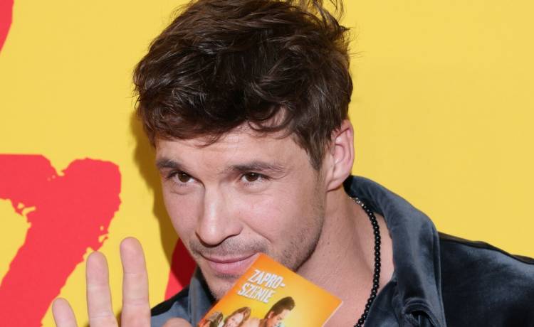 Mikołaj Roznerski coraz bliżej spełnienia marzeń. Jego leśny dom będzie wkrótce gotowy