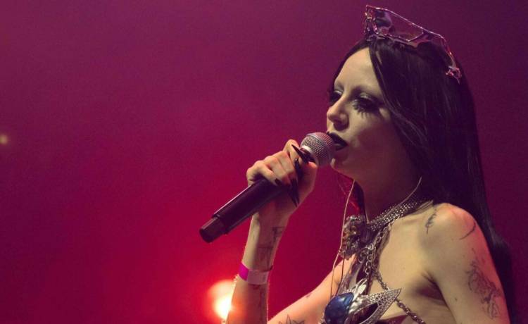 Sandra Kubicka sprzeciwia się Irlandii na Eurowizji. Bambie Thug nazwała szatanem. "To jest straszne, że nasze dzieci na to patrzą"