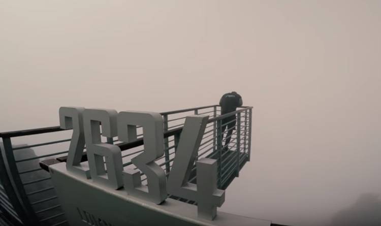 Zawisł nad przepaścią niczym ludzka flaga! Niezwykły wyczyn na Łomnicy [WIDEO]