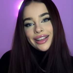 Fagata odsłania dekolt na wakacjach. Fotografia z wody robi furorę w sieci: "Idealna!" [FOTO]