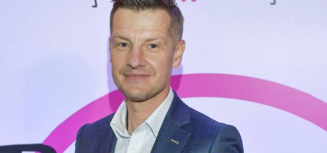 Rafał Mroczek na nowych zdjęciach. Obok gwiazdora: piękna blondynka! Aktor sporo ujawnił w sieci