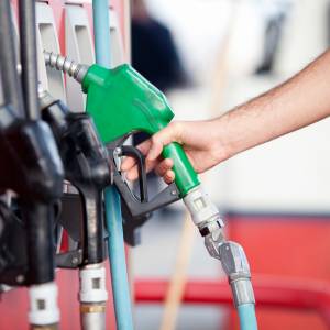 Dynamiczne wzrosty cen na stacjach benzynowych. Dlaczego paliwo drożeje?